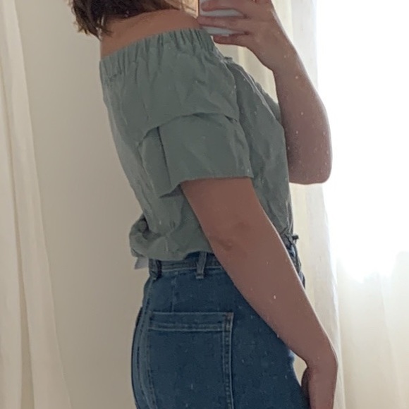 Size 6 green off the shoulder shirt - Picture 2 of 2